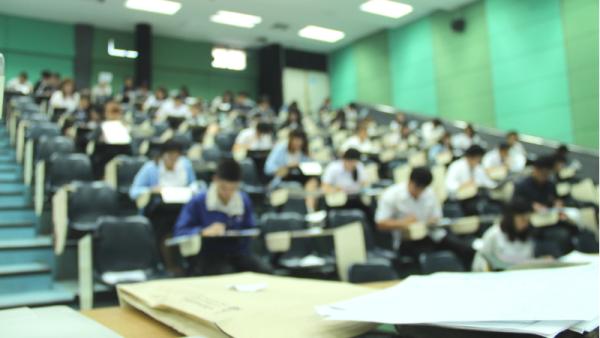 800x450%20Chinese%20students_Shutterstock_0