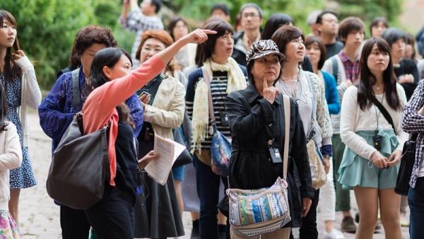 800x450%20Chinese%20tourists