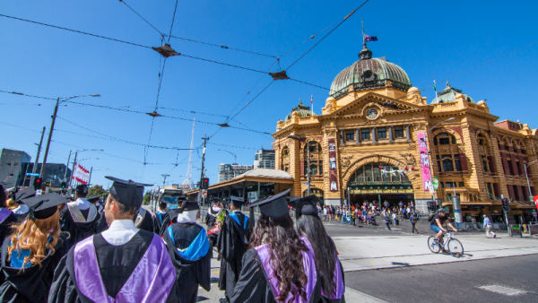 800x450%20Graduation%20students%20walk%20along%20Swanton%20St%20in%20Melbourne%20city