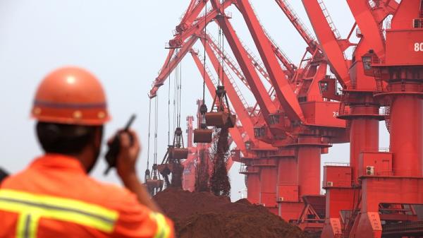 800x450%20iron%20ore%20loading