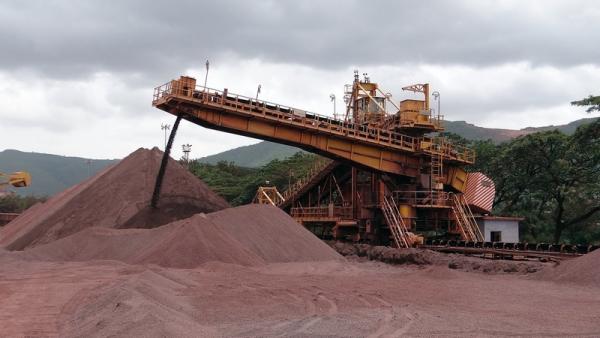 800x450%20iron%20ore%20mining