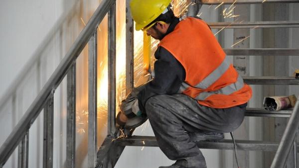 800x450%20metal-worker