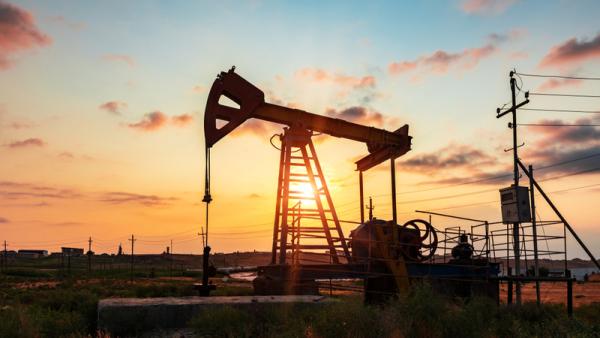 800x450%20Oil%20rig%20pump%20against%20a%20sunset%20sky