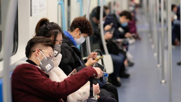 800x450%20People%20wearing%20surgical%20mask%20sitting%20in%20subway