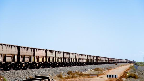 800x450%20Pilbara%20iron%20ore%20freight%20train