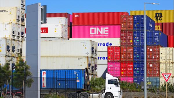 800x450%20View%20of%20stacks%20of%20shipping%20containers%20in%20the%20Port%20of%20Fremantle