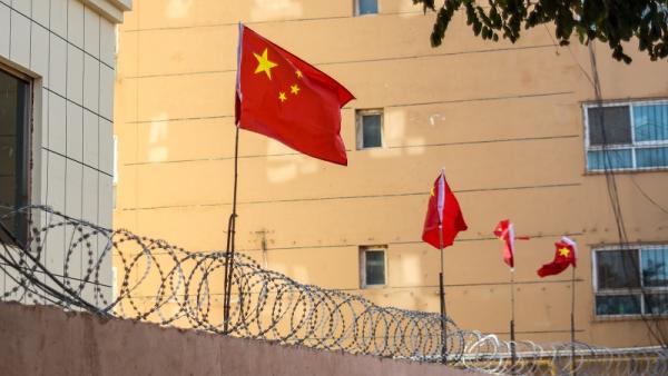 800x450%20Xinjiang%20flag%20barbed%20wire%20fence_shutterstock