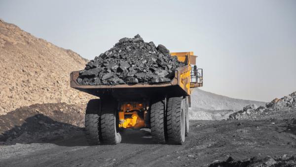 800x450%20Yellow%20mining%20truck%20carrying%20coal