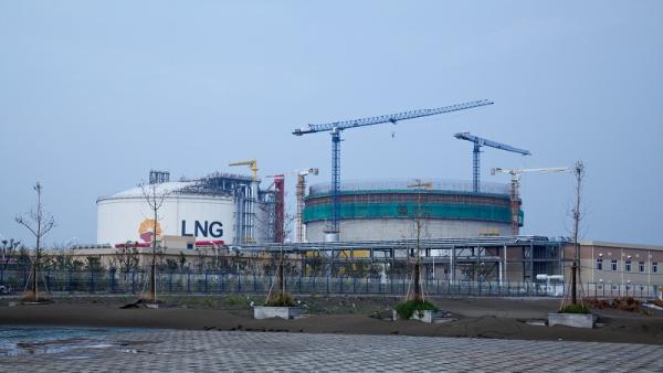 800x450LNG%20plant_Jiangsu_Simon%20D%20Flickr