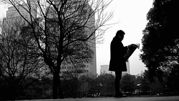 man%20reading%20paper%20pixabay_800x450