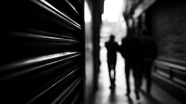 Silhouettes%20walking_Shutterstock_800x450