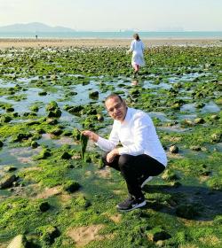 Manoj among the macrophytes on his exchange to China