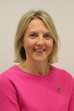 Potrait of Dr Stephanie Williams