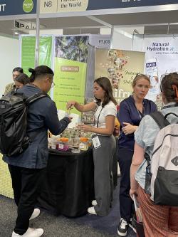 Britney hands out free samples