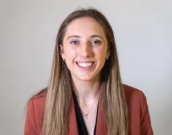Portrait photo of undergraduate student Amelia Welsh with grey background