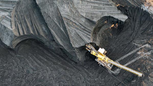 unloading of coal by excavator