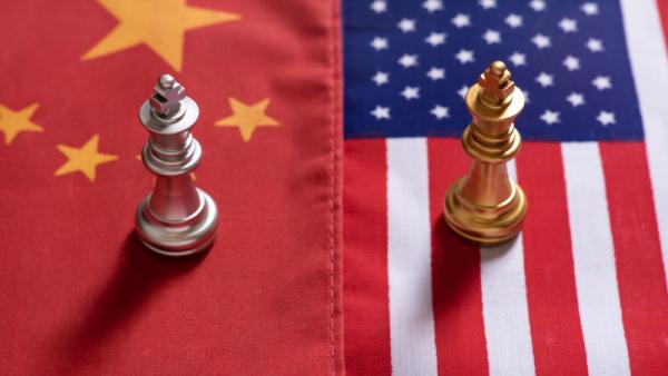 Chess game, two king stand confront on China and US national flags