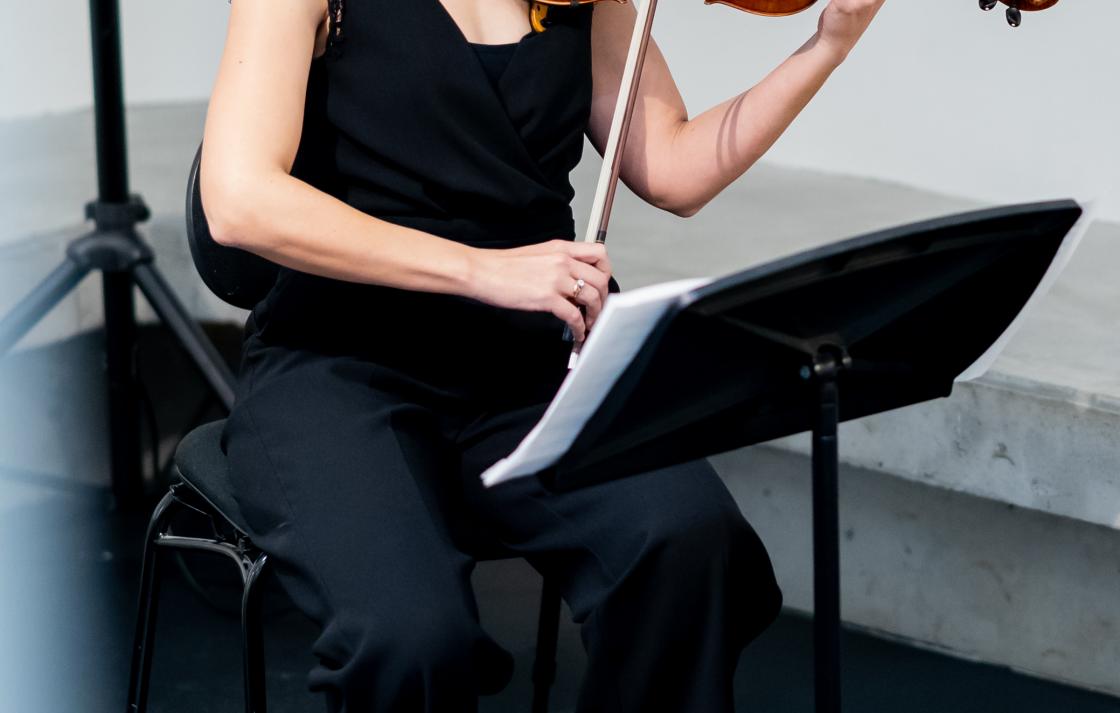 Katherine Lukey plays the violin
