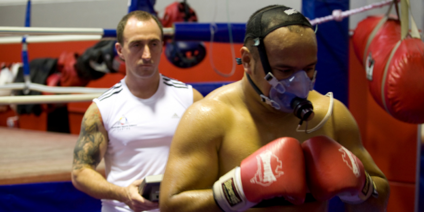 Ray Kelly, UTS Sport and Exercise alumnus, coaching a boxer outside the ring