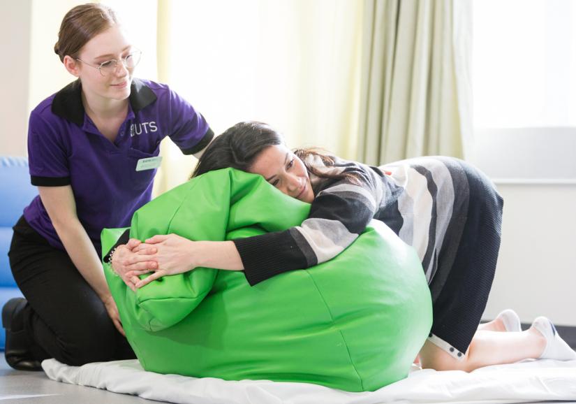 Midwifery student with pregnant woman on beanbag
