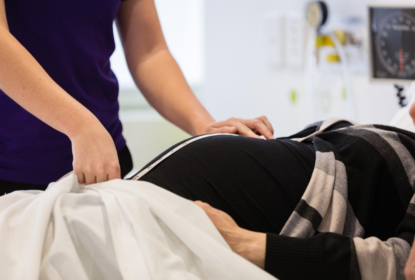 UTS Midwifery student measures a pregnant woman's abdomen