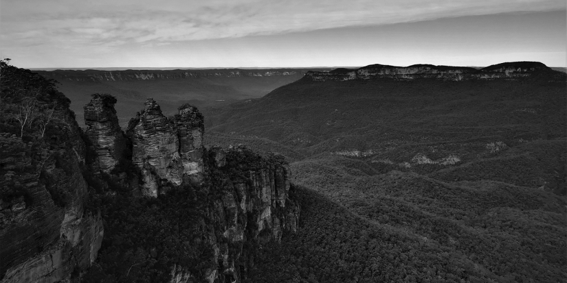 The Three Sisters rock formation in Katoomba, NSW.