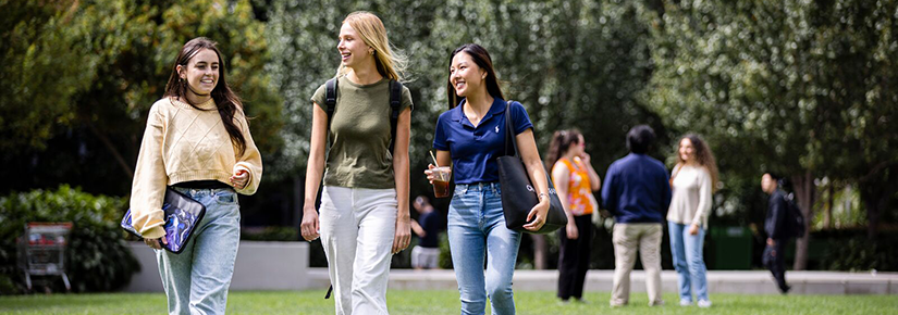 3 girls walking on alumni green