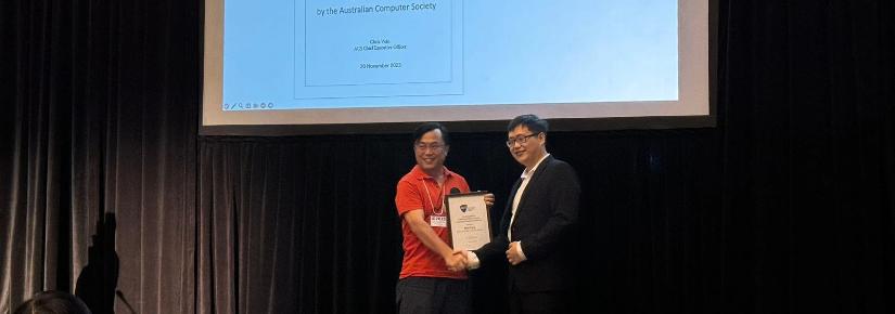 Zhen Fang receives award at AJCAI 2023.